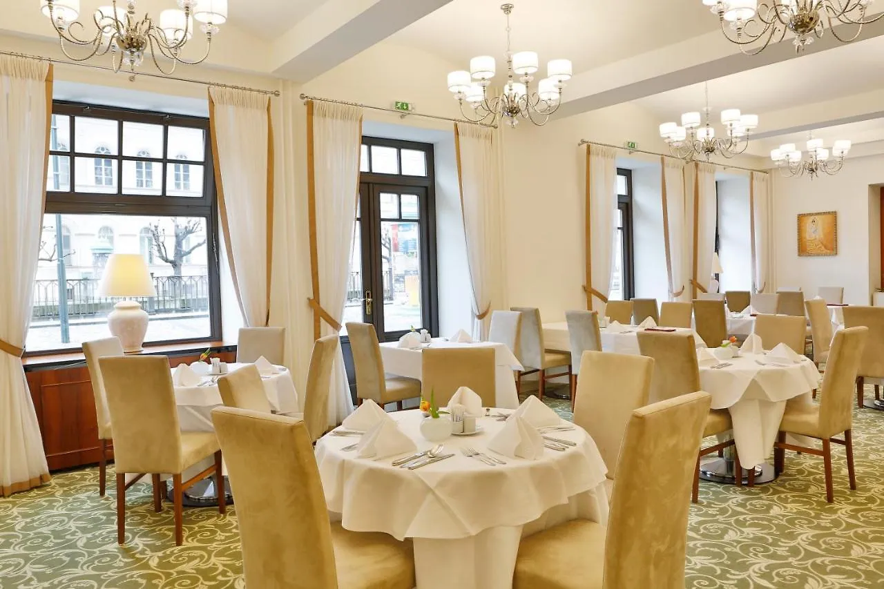 Hotel Kolonada Karlovy Vary 4*,